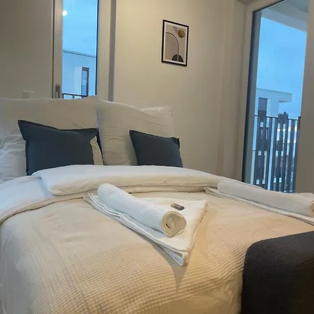 Gemuetliches Am Ber Flughafen Apartment