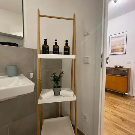 Gemuetliches Am Ber Flughafen Apartment *
